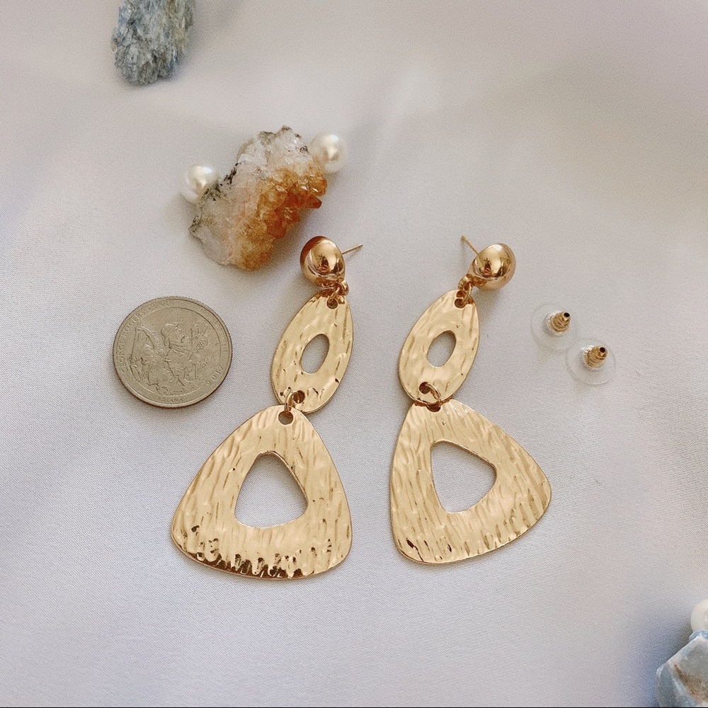 💕Last one Geometric Design Hoops - Picture 4 of 5